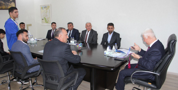 Cəlilabad Rayon İcra Hakimiyyətinin başçısı Rafiq Cəlilov idman sahəsində yüksək nailiyyətlər əldə etmiş idmançılar və onların məşqçiləri ilə görüş keçirib