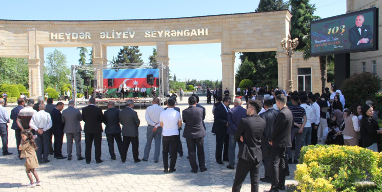 Ümummilli Lider Heydər Əliyevin anadan olmasının 103-cü ildönümünə həsr olunmuş konsert proqramı keçirilmişdir