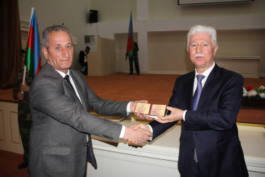 Şəhid ailələrinə və Vətən müharibəsi iştirakçılarına medallar təqdim edilib