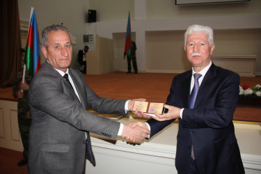 Şəhid ailələrinə və Vətən müharibəsi iştirakçılarına medallar təqdim edilib