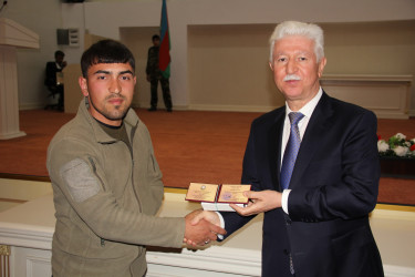 Şəhid ailələrinə və Vətən müharibəsi iştirakçılarına medallar təqdim edilib